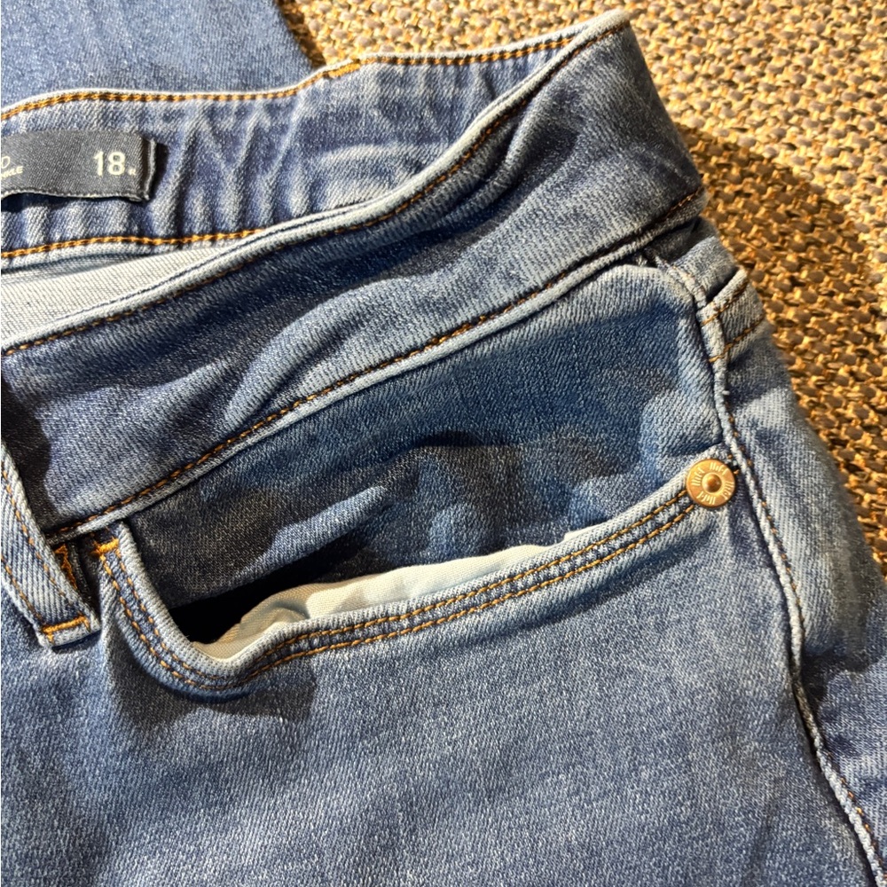 Classic Blue Women's Jeans - Picture 3 of 8